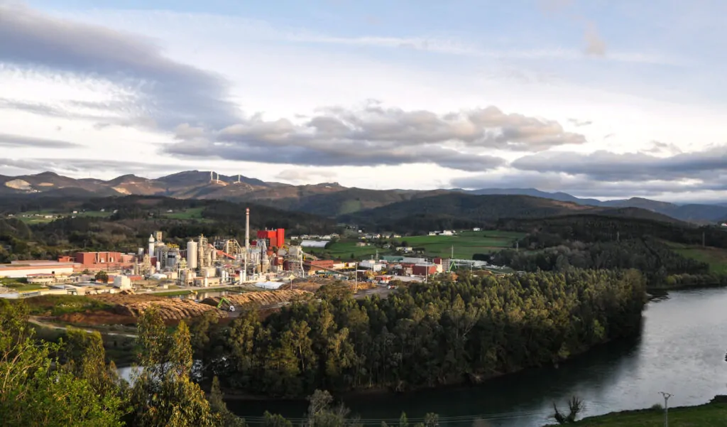 La biofábrica de Ence en Navia finaliza su parada técnica anual con la participación de 1.500 trabajadores de un centenar de empresas auxiliares